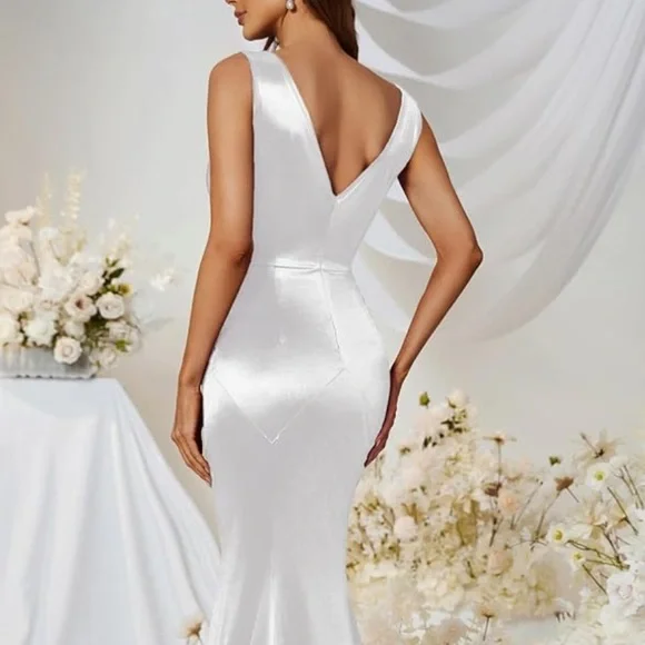 Elegant White Satin wedding Gown - Picture 3 of 3
